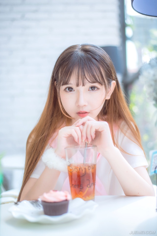 击败不等于击倒，跌倒了，爬起来，想一想，为什么跌倒了，然后继续努力，把让自己跌倒的石头搬掉或绕过去，不就解决问题了吗！